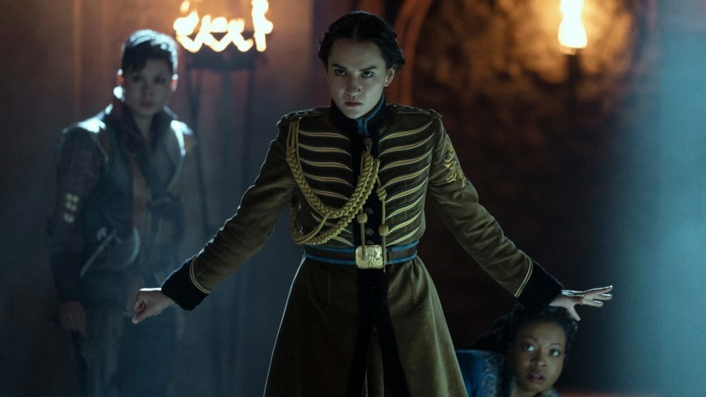 Jessie Mei Li shows off her sun summoner powers in SHADOW AND BONE Season 2 on Netflix.