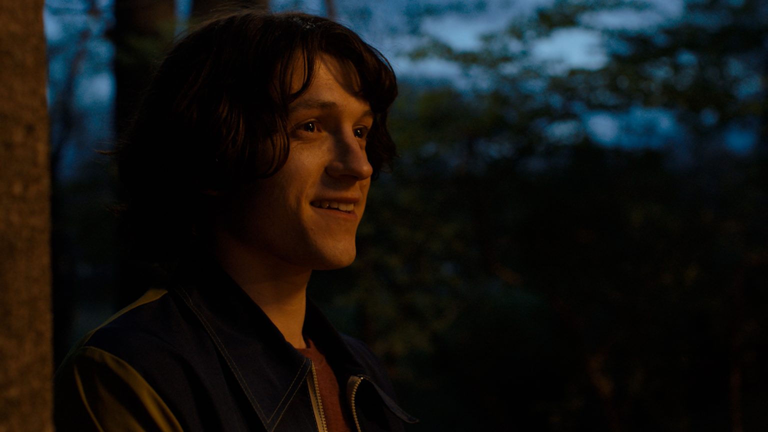Tom Holland gives a comforting smile as Danny Sullivan in the psychological thriller series THE CROWDED ROOM on Apple TV+.