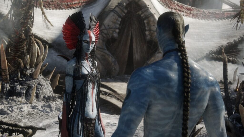 The Na'vi clone of Colonel Miles Quaritch approaches Varang, the savage leader of the Ash People clan, in her volcanic home to form a deadly alliance in the sequel AVATAR: FIRE AND ASH. 
