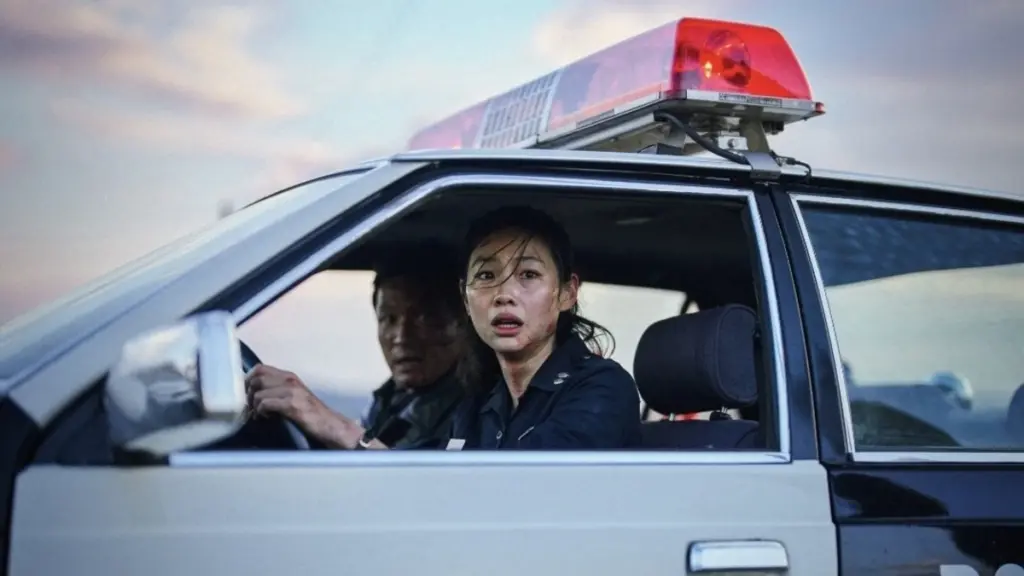 Hwang Jung-min and Jung Ho-yeon give great looks of despair as they both look out towards the camera from inside a police car in the South Korean sci-fi horror blockbuster HOPE. 