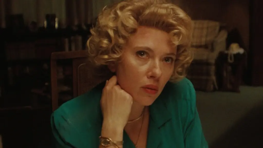 Scarlett Johansson wears a pretty bad blonde wig with short curls as the frantic housewife Hester Pearl in the New York crime drama PAPER TIGER.