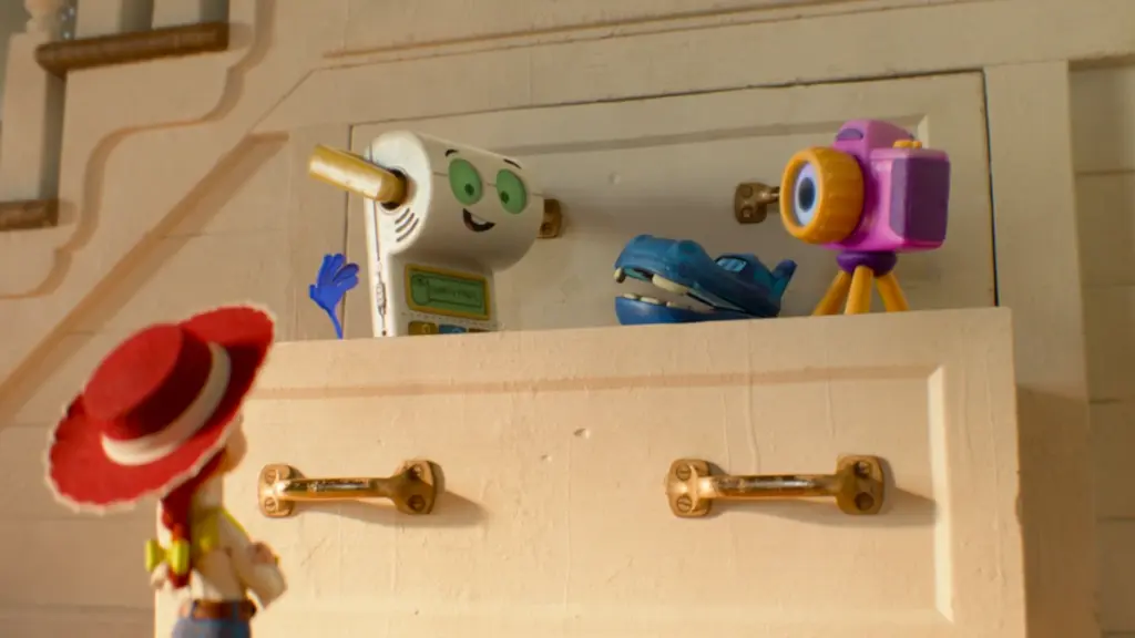 Jessie meets a new trio of electronic devices, Smarty Pants the potty trainer, Snappy the camera, and Atlas the GPS in Toy Story 5. 