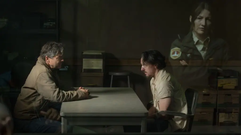 Kyle Chandler stars as Hal Jordan interrogating a possible alien in disguise as a human in HBO's LANTERNS show. 